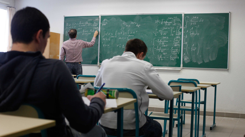 Effondrement du niveau scolaire en France : «Le baccalauréat est devenu un droit de l’homme», tance Finkielkraut