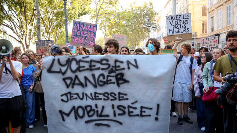 Mobilisation en France : net reflux des blocus lycéens, mais les universités prennent le relais