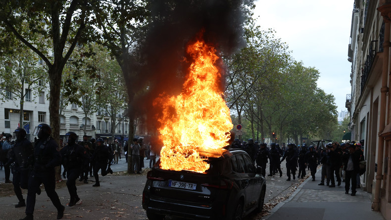 France : l’«acte V» lycéen tourne aux affrontements à Paris, malgré des milliers d’interpellations
