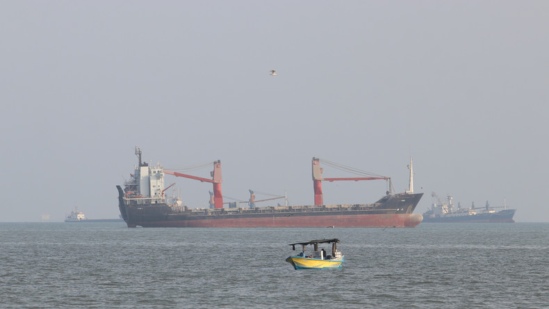 Détroit d’Ormuz : deux navires coulent après des attaques, un marin tué