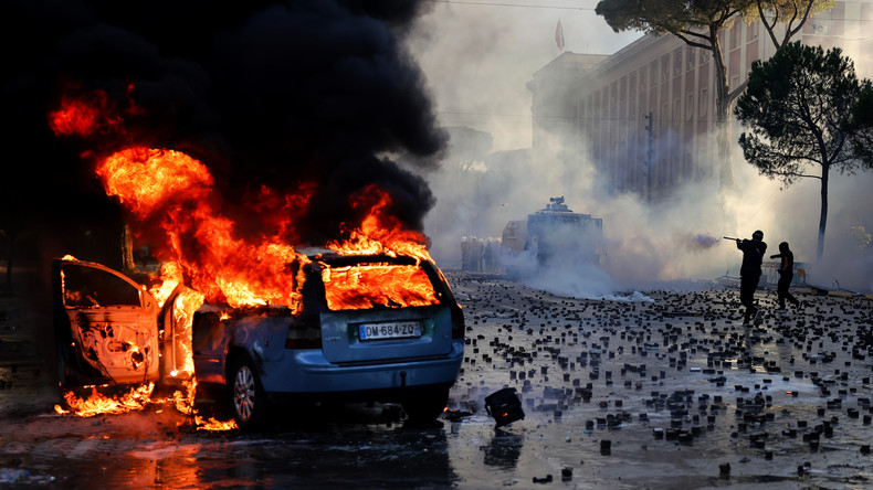 Albanie : plus de 1 000 interpellations après cinq jours de manifestations et de violents affrontements à Tirana