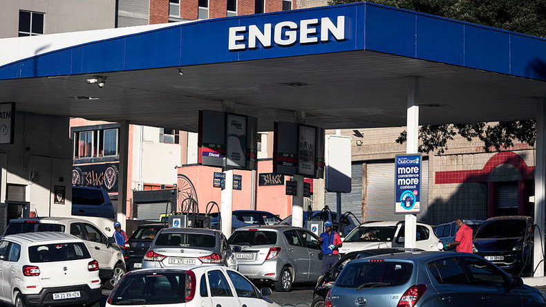 L’Afrique du Sud baisse temporairement la taxe sur les carburants