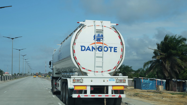 Nigeria : l’introduction en Bourse de la raffinerie Dangote pourrait multiplier le nombre d’investisseurs actifs