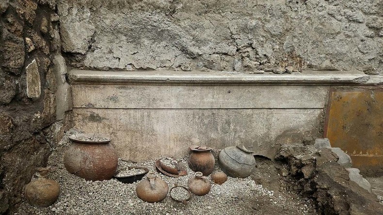 Pompéi : une armoire antique dévoile bijoux, pièces et objets du quotidien