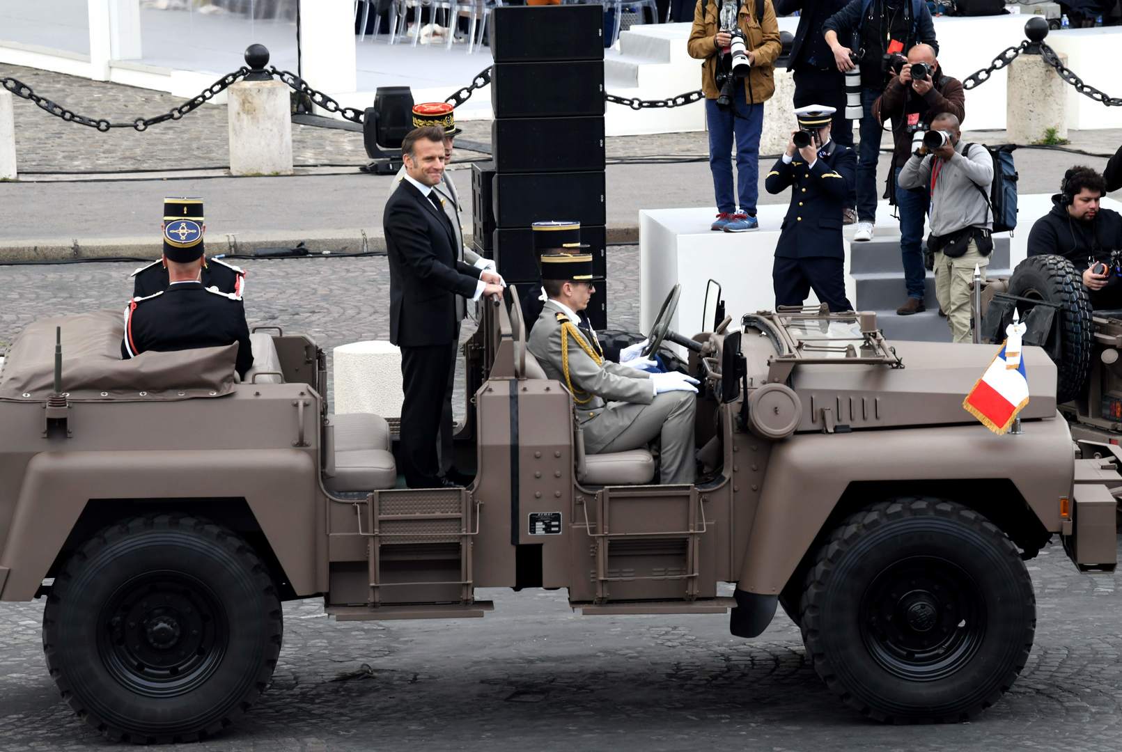 Macron vante son tir de missile, Moscou dénonce la fuite en avant militaire de l’Europe