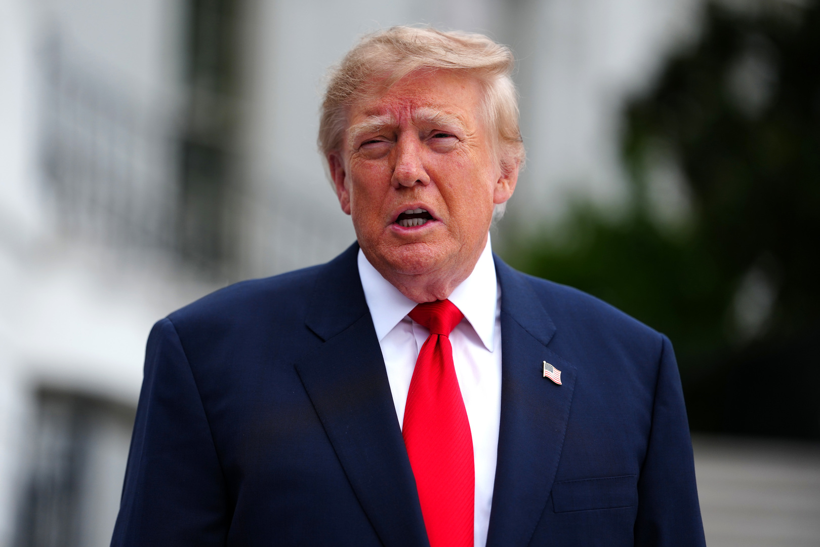 «Je suggère à l’Ukraine de se choisir un nouveau dirigeant capable de conclure un accord», déclare Trump à propos de Zelensky