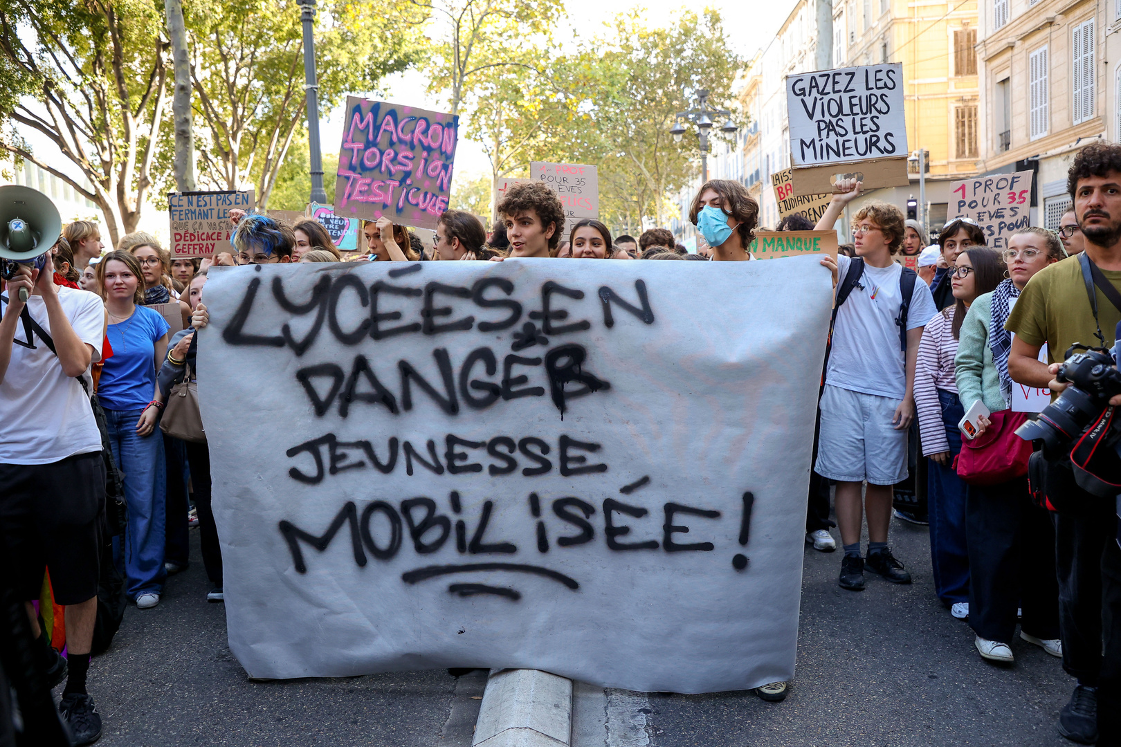 Mobilisation en France : net reflux des blocus lycéens, mais les universités prennent le relais
