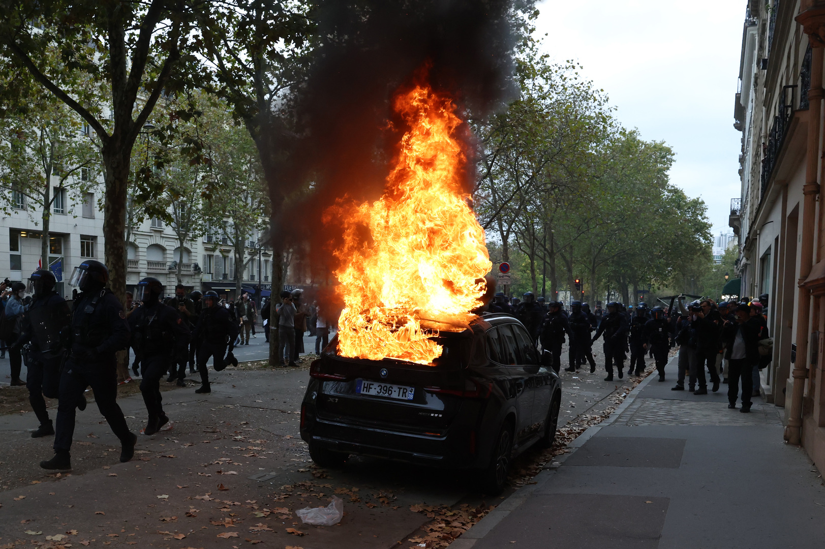 France : l’«acte V» lycéen tourne aux affrontements à Paris, malgré des milliers d’interpellations