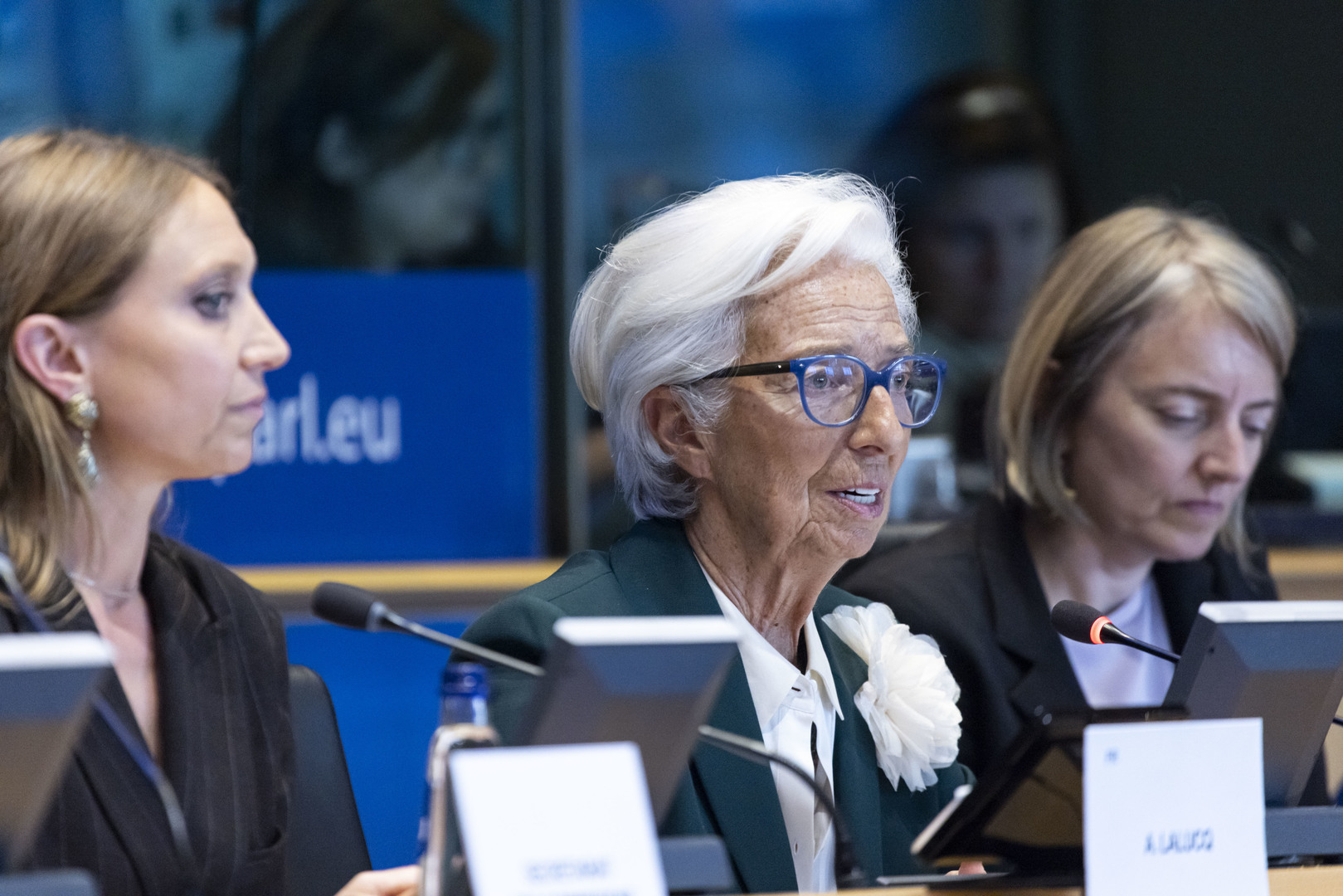Dette française : Lagarde affirme que «la solution se trouve d’abord en France»