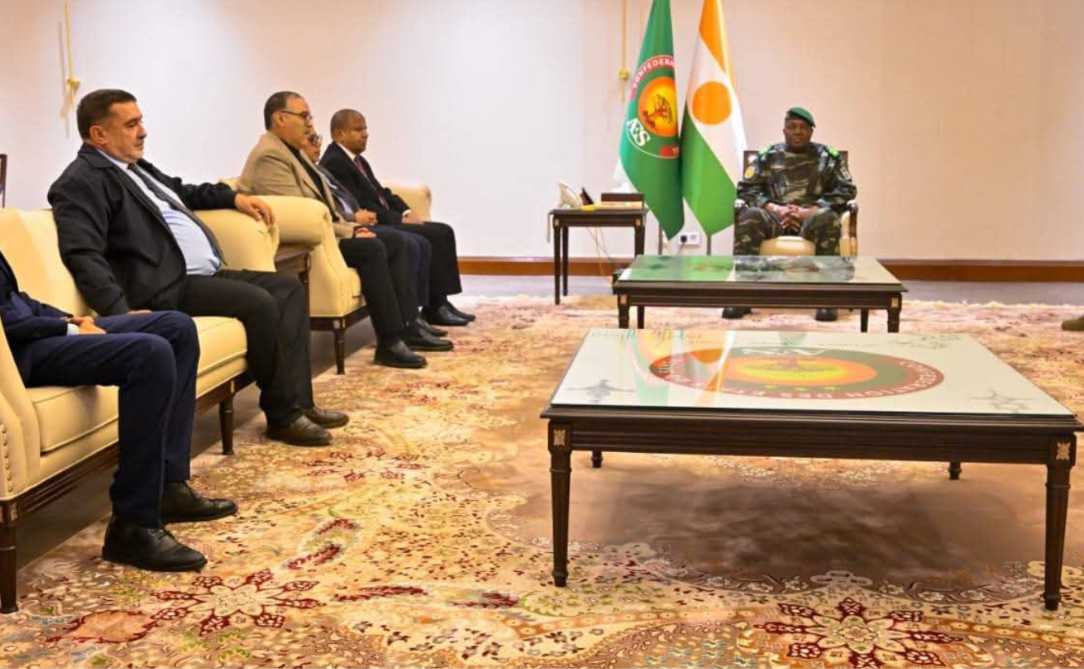 Le président du Niger reçoit l’ambassadeur d'Algérie et des experts