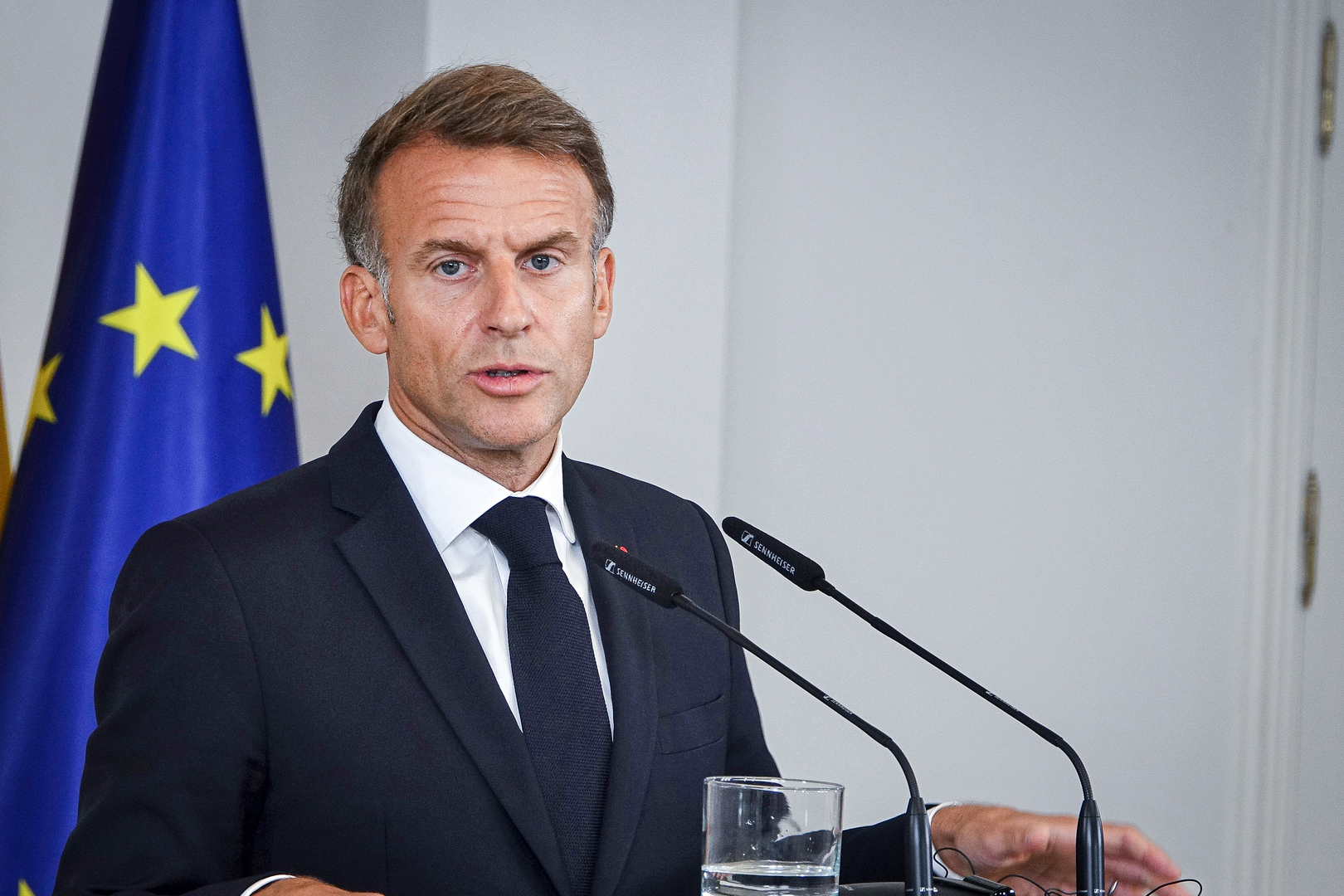 Crise sociale en France : Macron reporte sa tournée au Sénégal et au Nigeria