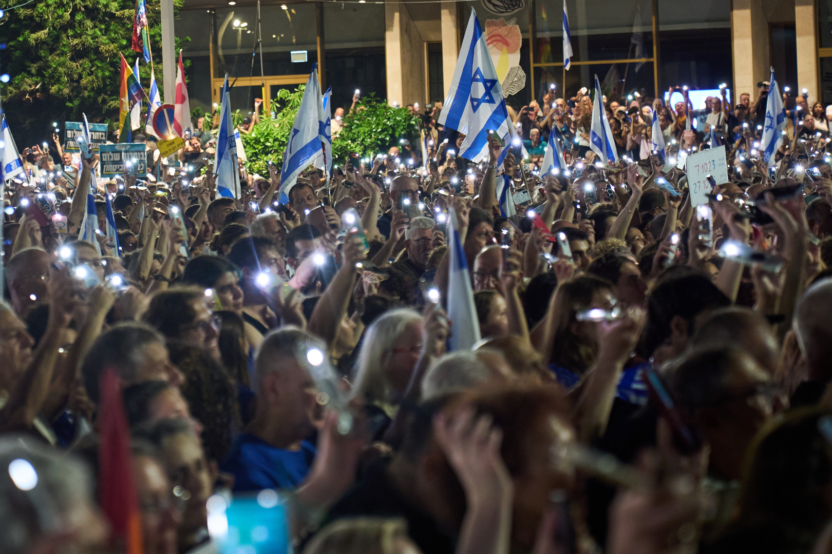 Israël : des milliers de manifestants contre Netanyahou à trois jours des législatives
