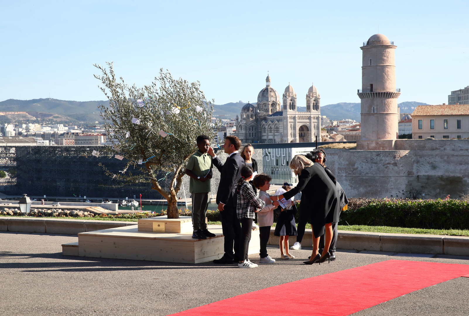 Macron en visite surprise à Marseille