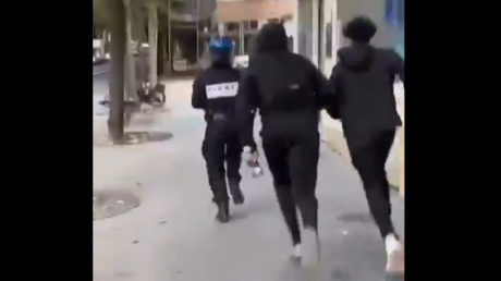 «Wallah tuez-la», «sale p…» : une policière poursuivie et frappée au sol à Paris, en marge des blocages lycéens