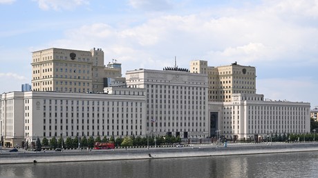 Les frappes russes contre l'Ukraine constituent une riposte aux actions du régime de Kiev : la Défense russe réagit aux menaces de Zelensky