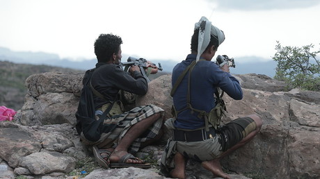 Yémen : le président annonce une offensive contre les Houthis, qui ont encerclé la ville de Taëz et ciblé un site d'Aramco à Riyad
