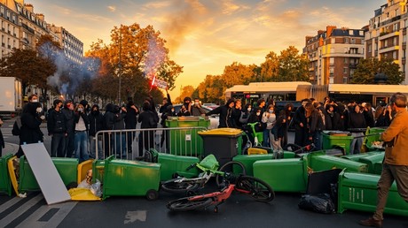 Lycéens : près de mille interpellations et 65 policiers et gendarmes blessés lundi, une main arrachée, crainte d’un «mardi noir»