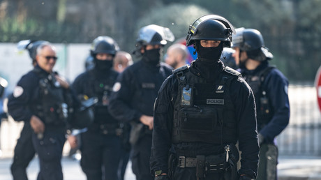 Des policiers se retournent contre Macron et le gouvernement