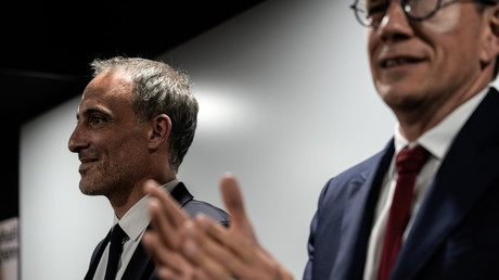 Sondages en France : Glucksmann en tête des intentions de vote à la primaire de la gauche