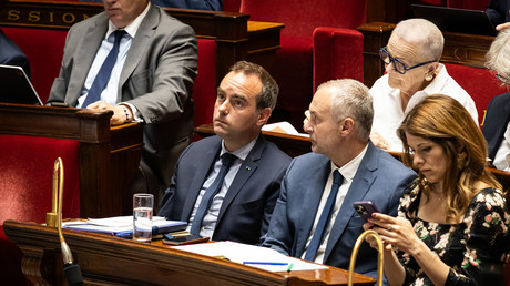 Budget français 2027 : les députés aggravent le déficit de 8 milliards en commission