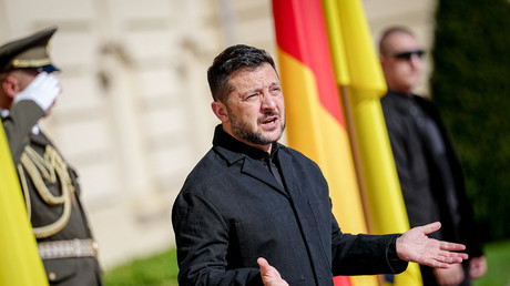 Zelensky déconnecté de la réalité : «Kiev décide du fonctionnement des raffineries russes»
