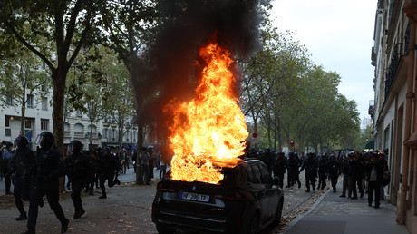 France : l’«acte V» lycéen tourne aux affrontements à Paris, malgré des milliers d’interpellations