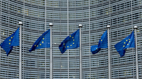 Avoirs russes : les États-Unis proposent à l’Europe un dégel partiel pour un accord de paix