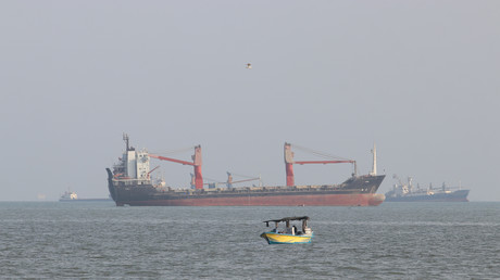 Détroit d’Ormuz : deux navires coulent après des attaques, un marin tué