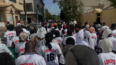 Manifestation à Dakar, le 16 octobre, pour dénoncer les féminicides et réclamer justice pour Astou Pierre décédée après avoir été aspergée d'acide par son ex-compagnon.