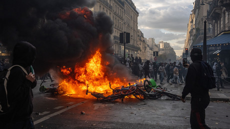 France en crise : de nouvelles scènes de violences en plein Paris, des tensions en banlieue