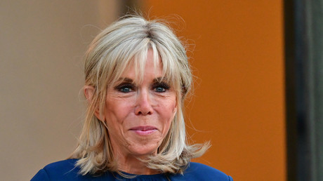 La boutique de la famille de Brigitte Macron protégée par les CRS ? La préfecture dément