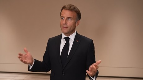 Fiasco du 17 octobre : depuis Doha, Macron sort l’excuse de la «manipulation étrangère»