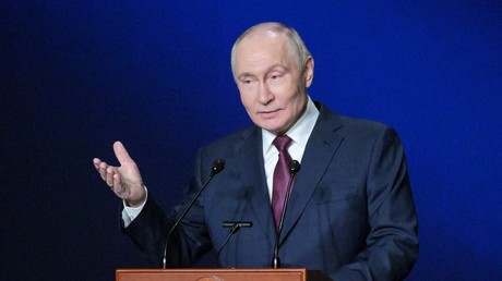 Poutine qualifie l'idée européenne de menace de guerre avec la Russie de «schizophrénie politique»