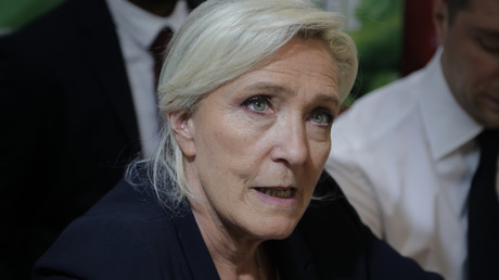 «Nous n'enverrons pas nos jeunes mourir […] dans des guerres qui ne sont pas les nôtres», assure Marine Le Pen