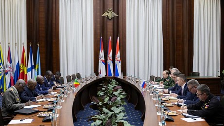 Coopération militaire : La Russie et le Congo discutent de projets communs