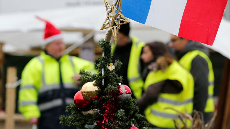 24/12/2018 : pour Noël, des Gilets jaunes réveillonnent sur les ronds-points
