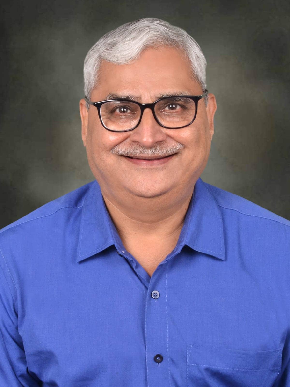 पल्लव बागला, ऊर्जा मामलों के जानकार