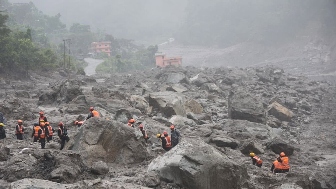 देखिए, कैसे टनल में नेपाली सेना के साथ मिलकर भारतीय टीम चला रही रेस्क्यू ऑपरेशन