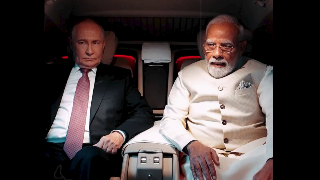 मोदी-पुतिन की कार डिप्लोमोसी, चार तस्वीरों में दोस्ती