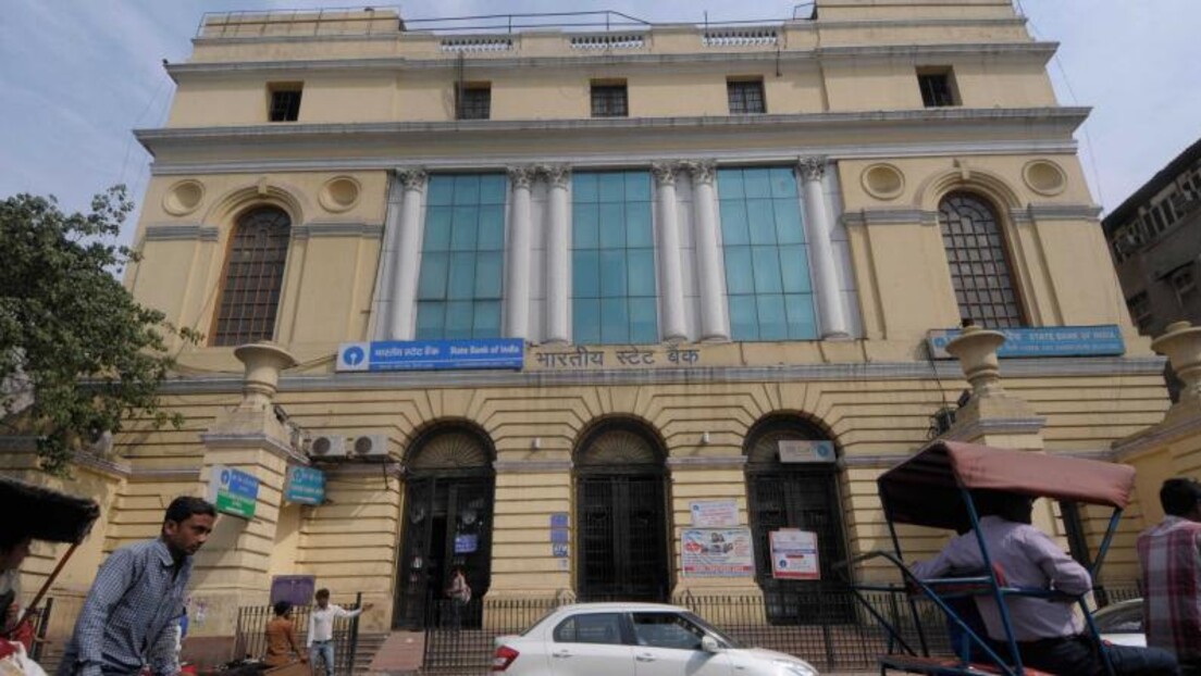5 दिन बैंक बंद होने वाले थे, सरकार ने रविवार की छुट्टी क्यों हटा दी?