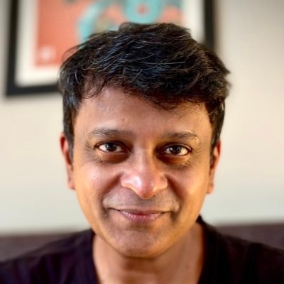 ऑनिंद्यो चक्रवर्ती, पॉलिटिकल इकोनॉमिस्ट और कॉलमिस्ट