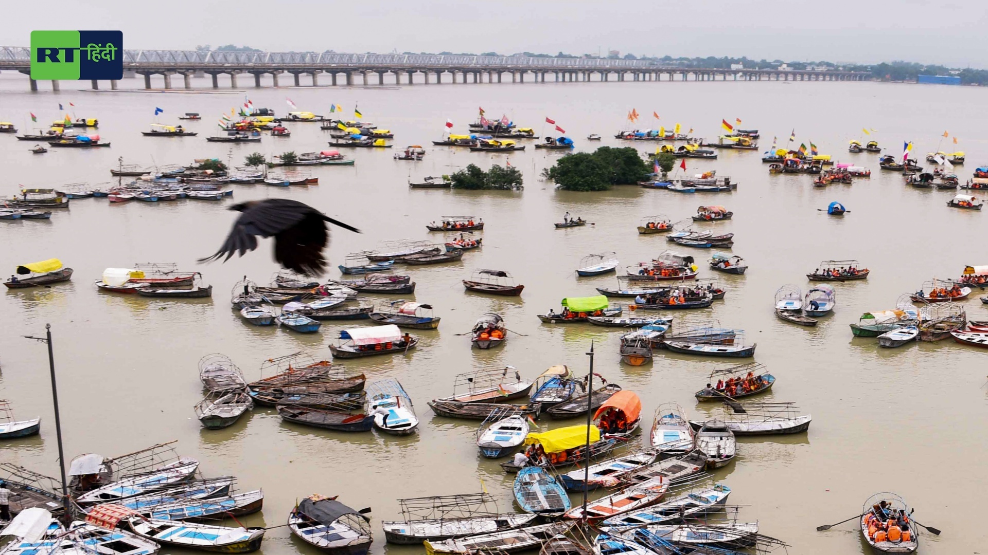 मंदिरों, घरों से लेकर घाट तक... यूपी में गंगा-यमुना में बढ़ा पानी तो हुआ ये हाल