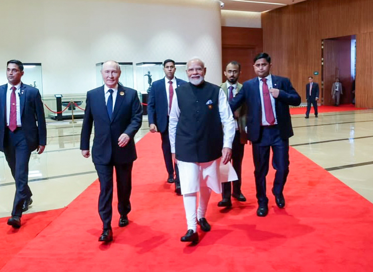 हैंडशेक, मुस्कुराहट और गर्मजोशी... BRICS की 10 तस्वीरों में दिखी बदलती जियोपॉलिटिक्स