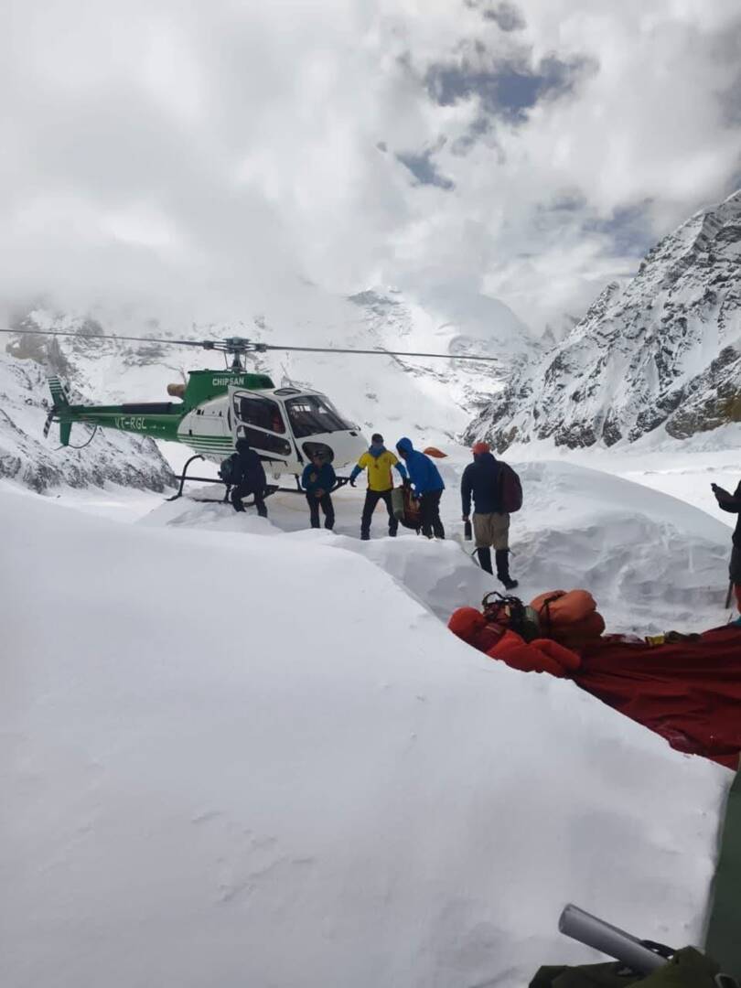उत्तराखंड: 19 हजार फीट पर फंसी जिंदगियां, हेलीकॉप्टर से ऐसे चल रहा रेस्क्यू... देखें तस्वीरें
