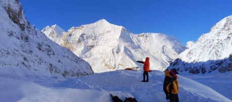 उत्तराखंड: 19 हजार फीट पर फंसी जिंदगियां, हेलीकॉप्टर से ऐसे चल रहा रेस्क्यू... देखें तस्वीरें