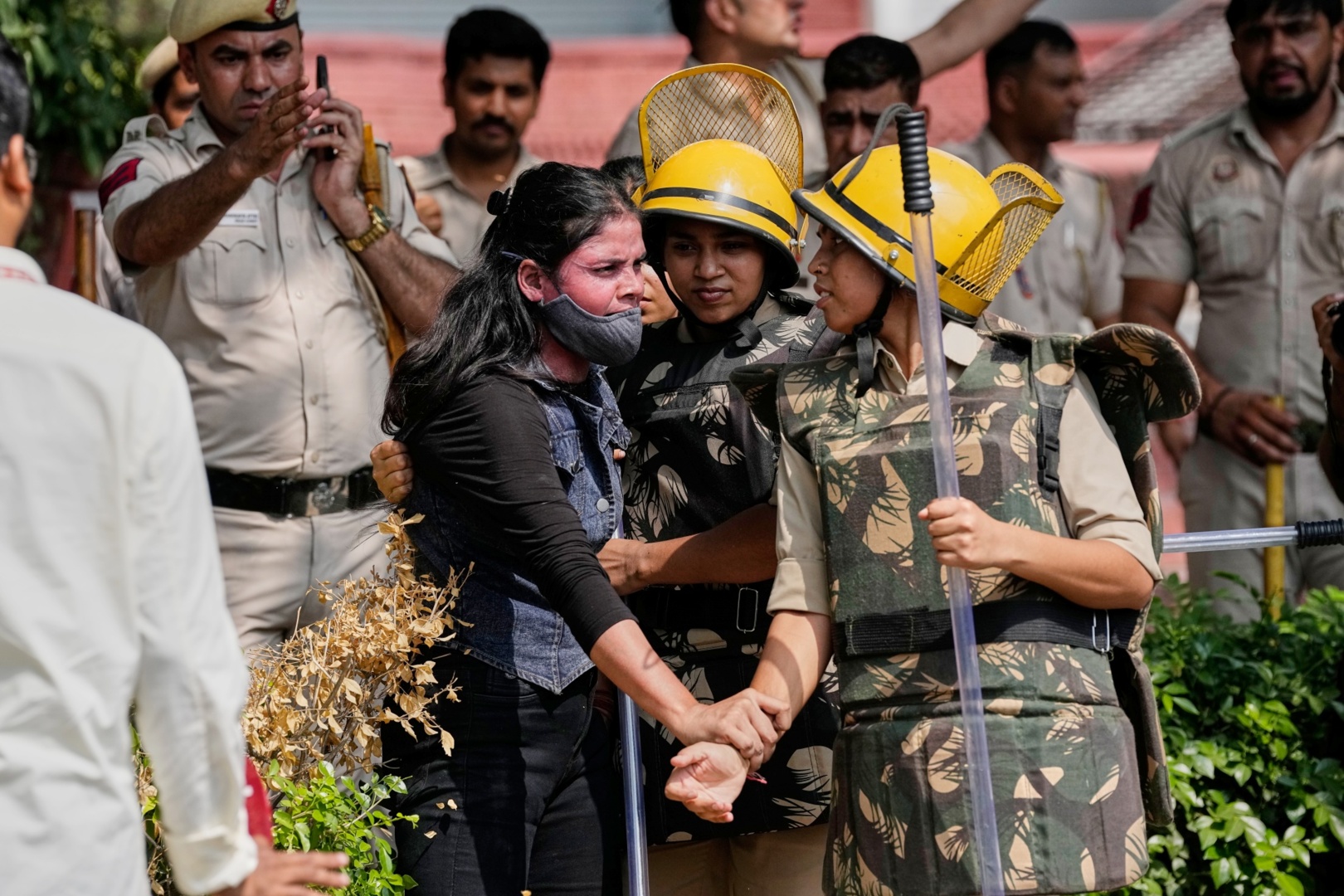 जंतर मंतर से पहले ही प्रदर्शन पर पुलिस का एक्शन, तस्वीरों में देखें ताजा हाल