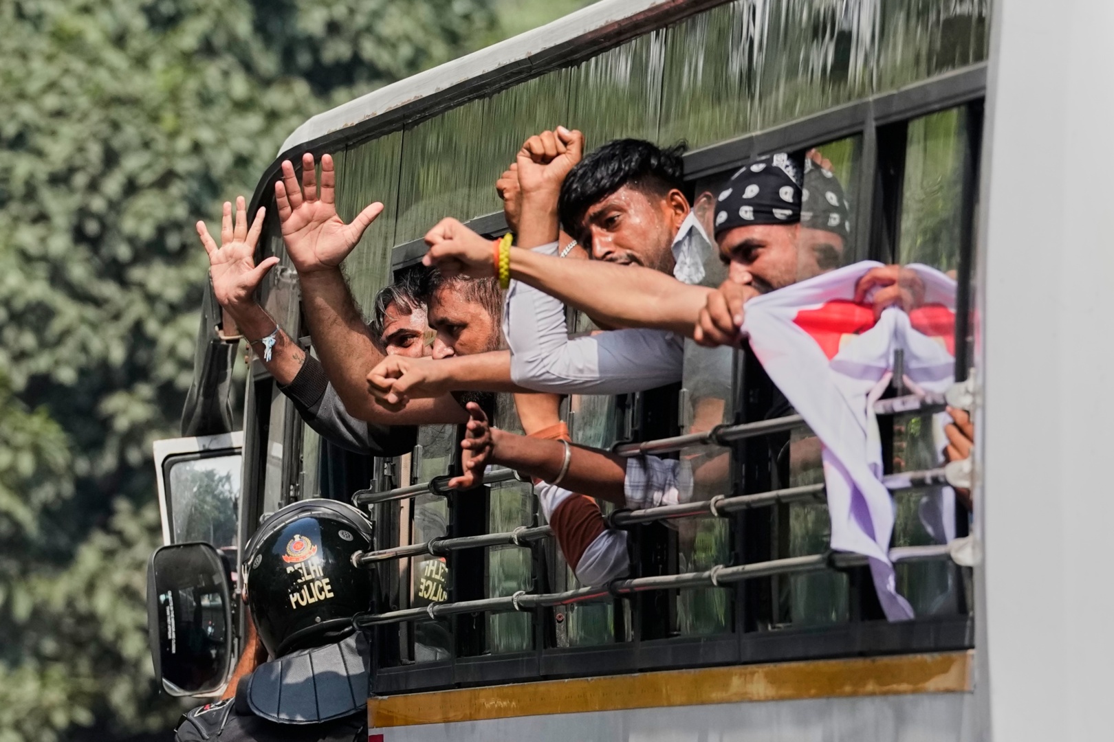 जंतर मंतर से पहले ही प्रदर्शन पर पुलिस का एक्शन, तस्वीरों में देखें ताजा हाल