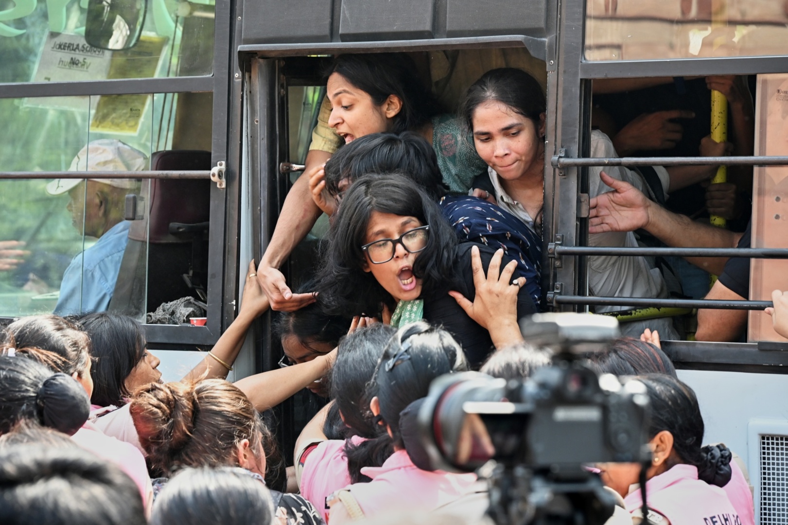 जंतर मंतर से पहले ही प्रदर्शन पर पुलिस का एक्शन, तस्वीरों में देखें ताजा हाल