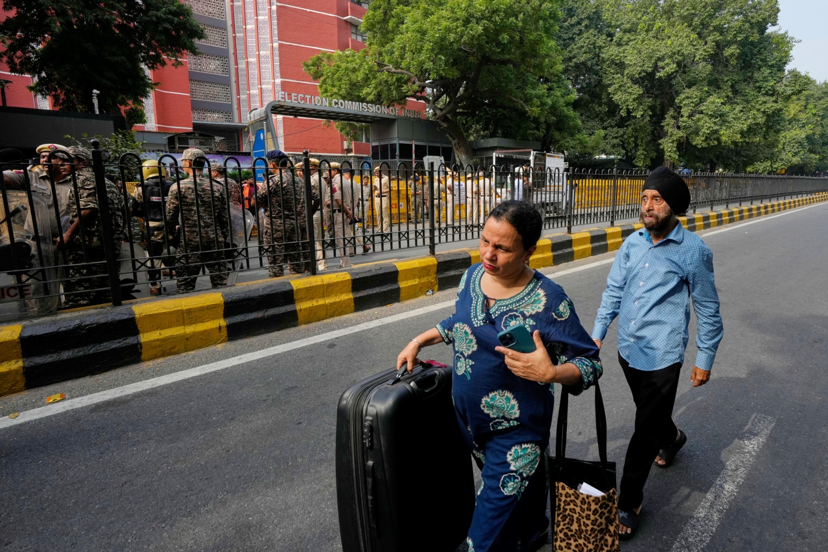 जंतर मंतर से पहले ही प्रदर्शन पर पुलिस का एक्शन, तस्वीरों में देखें ताजा हाल
