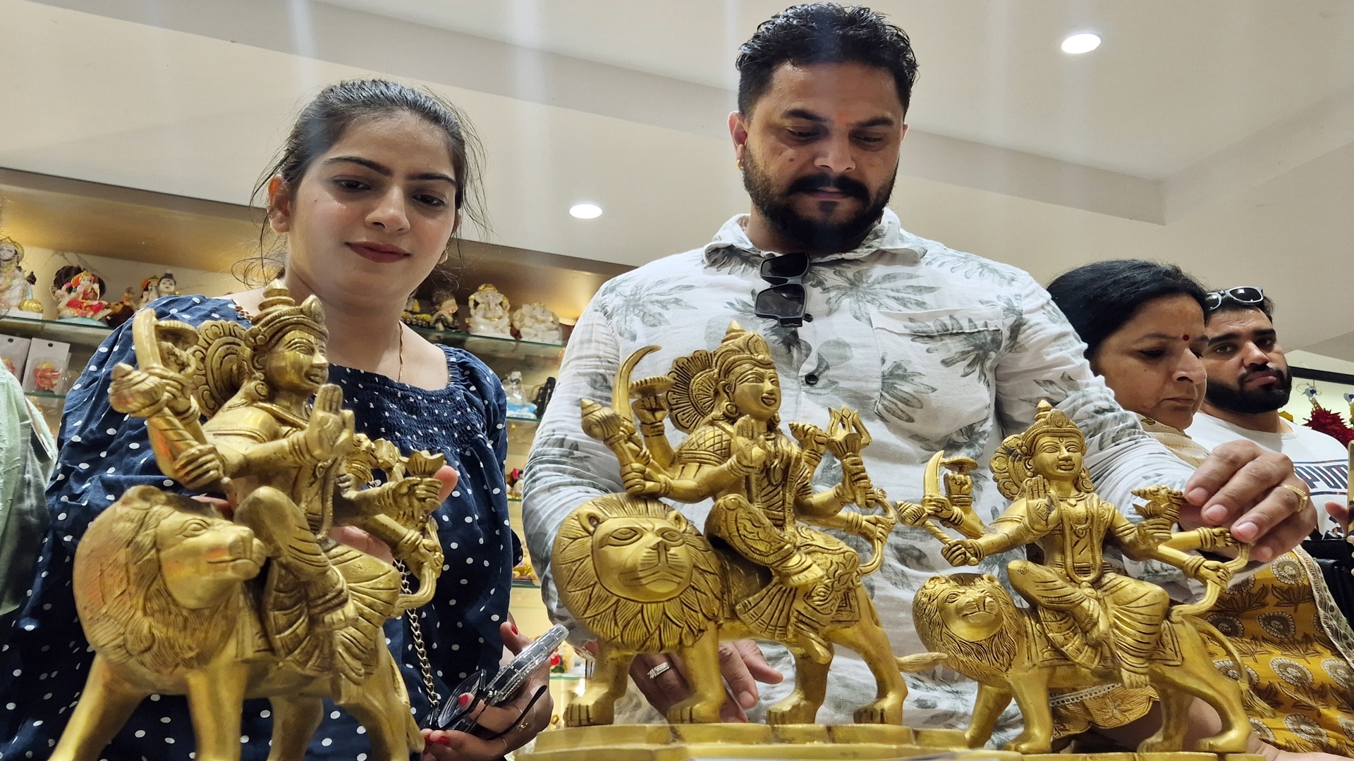 मंच, पंडाल, गरबा... देखिए भारत में इस समय फेस्टिव सीजन चल रहा
